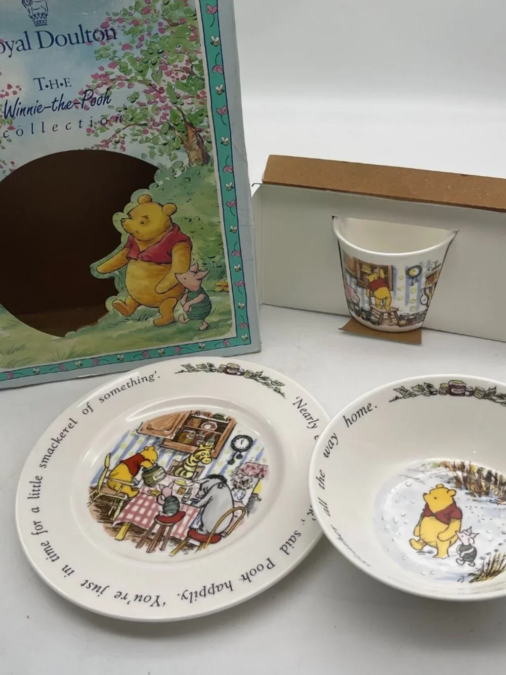 Royal Doulton Winnie The Pooh Gift Set Plate Bowl Mug w/Box